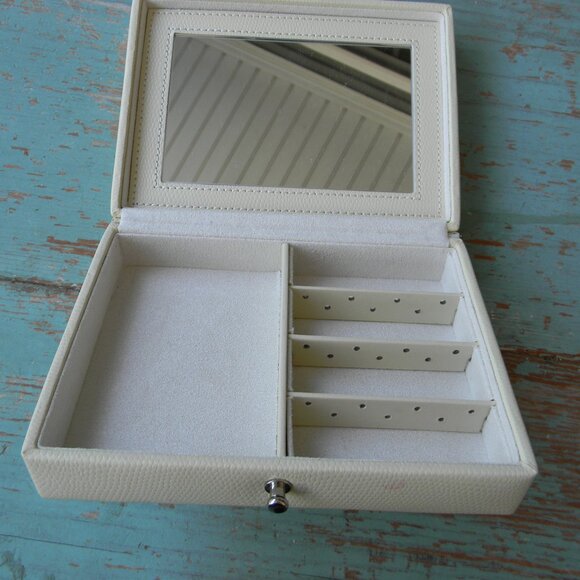 Wolf Designs for Pottery Barn BEIGE Travel Jewelry Box - Picture 9 of 10